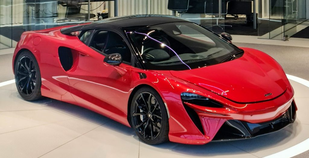 The McLaren Artura: Redefining the Supercar Experience